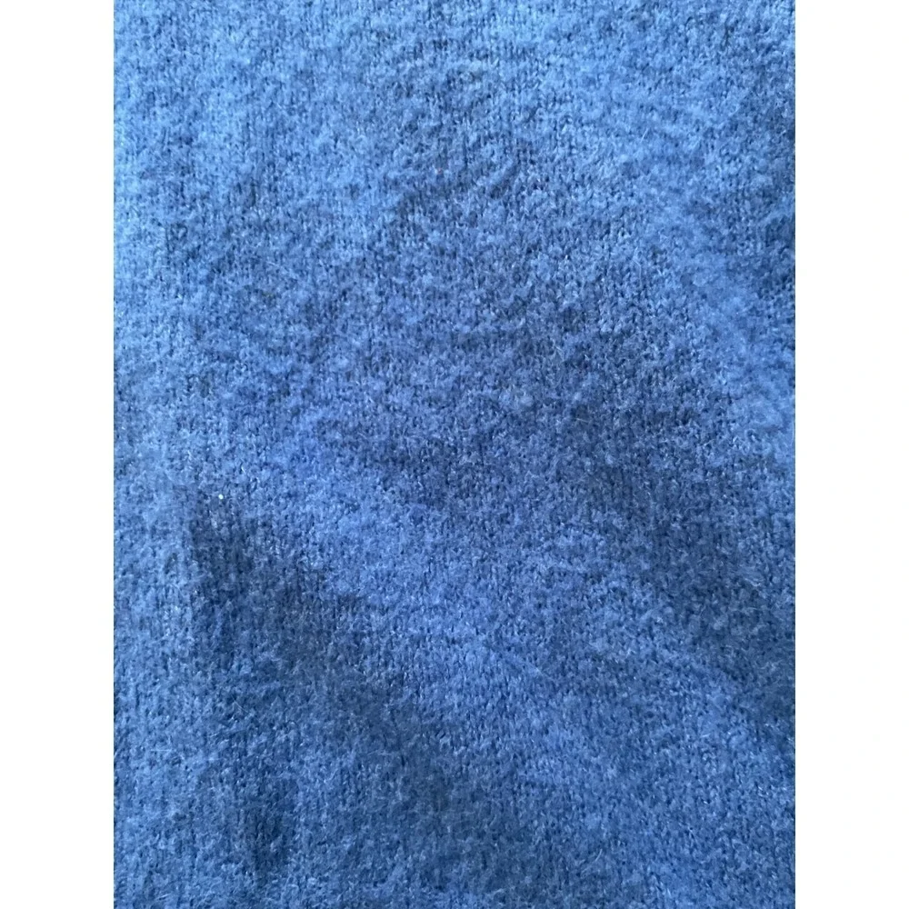 Elan Womens Blue Fuzzy V-Neck Sweater‎ Long Sleeve Ribbed Cuffs Size Medium